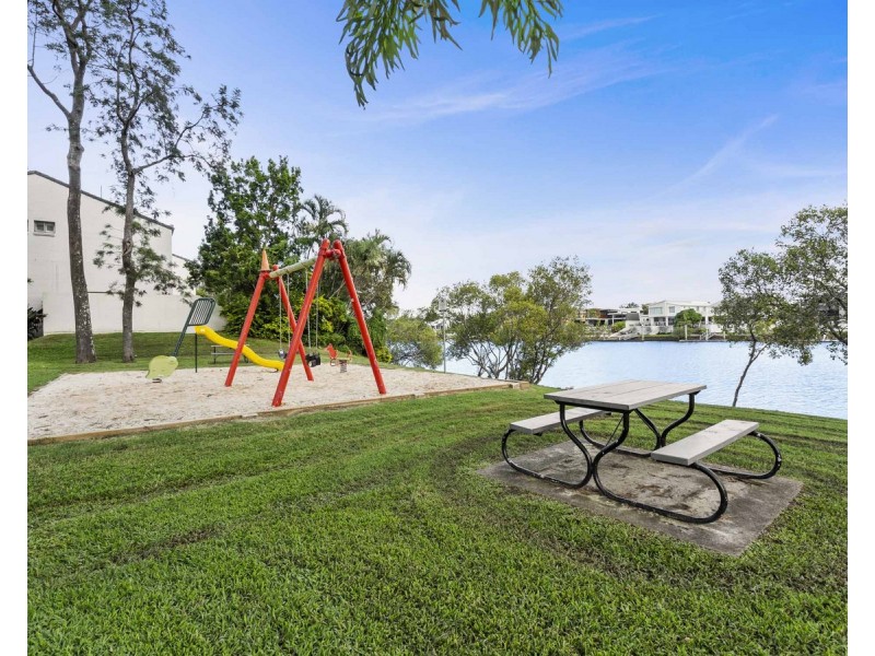 15/7 Campbell Street, Bundall QLD 4217