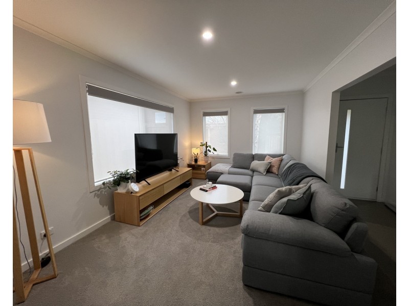 2/11 Parker Street, Werribee VIC 3030