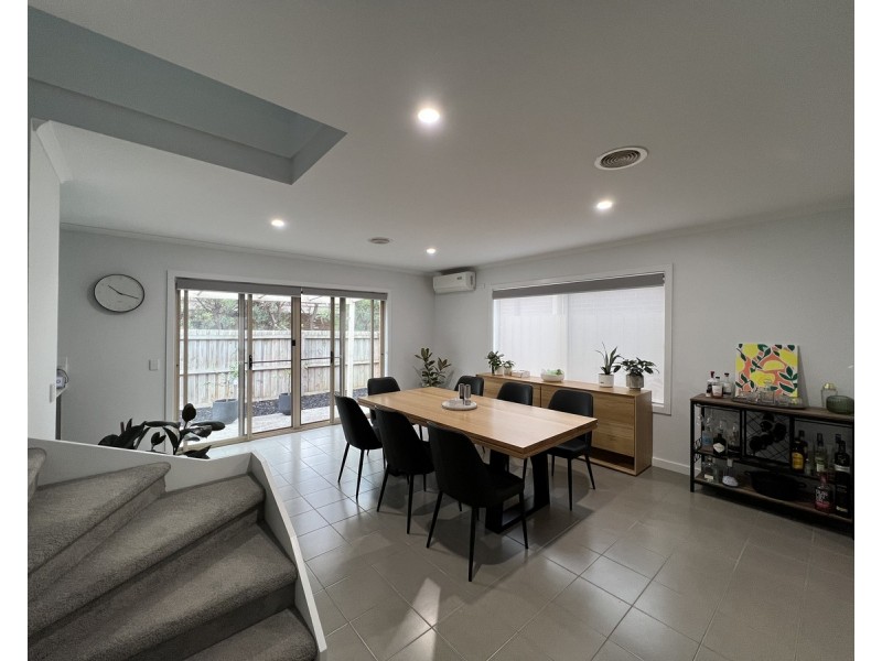 2/11 Parker Street, Werribee VIC 3030