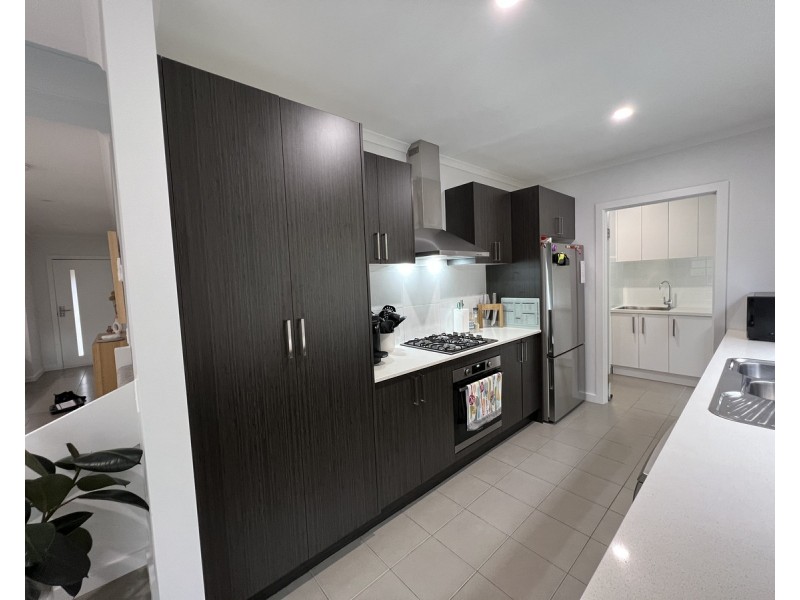 2/11 Parker Street, Werribee VIC 3030
