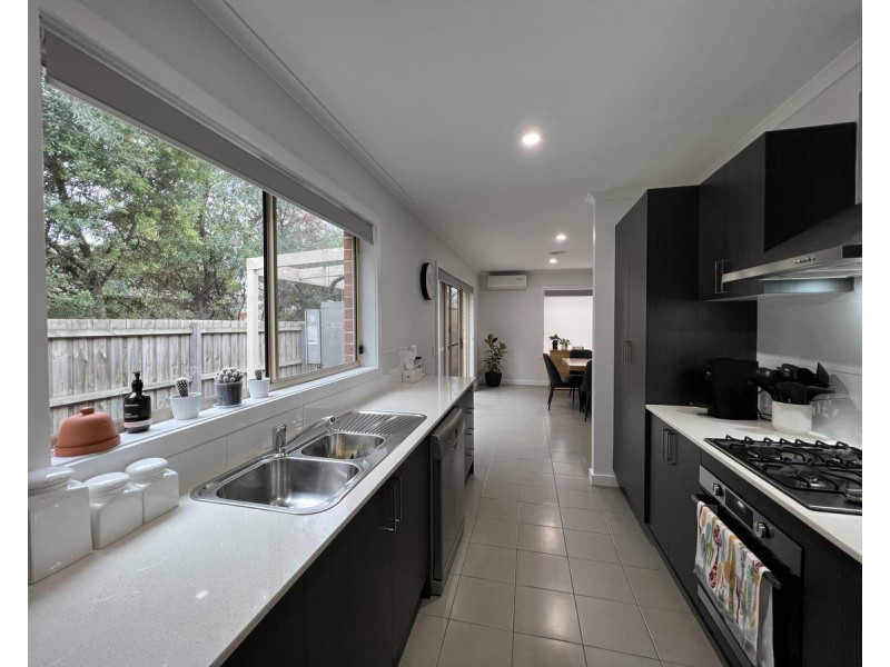 2/11 Parker Street, Werribee VIC 3030