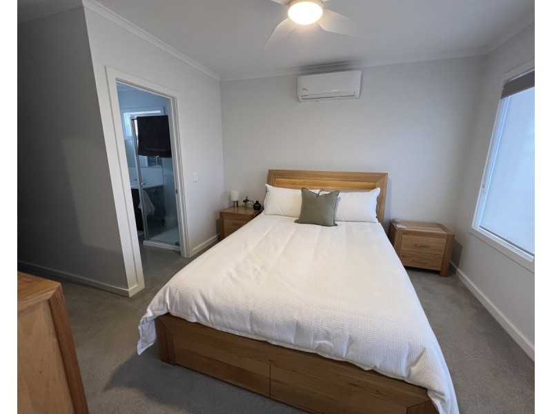 2/11 Parker Street, Werribee VIC 3030