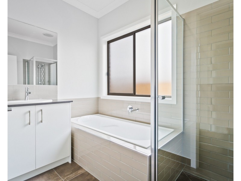 51 Reverence Drive, Rockbank VIC 3335