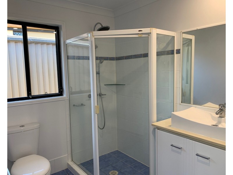 4 Zeller Crescent, Arundel QLD 4214