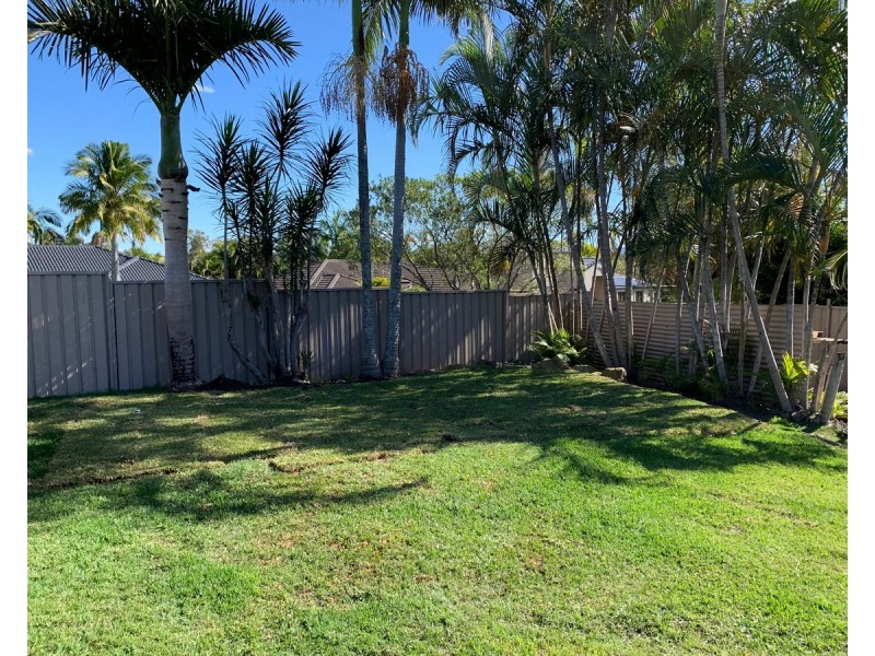 4 Zeller Crescent, Arundel QLD 4214