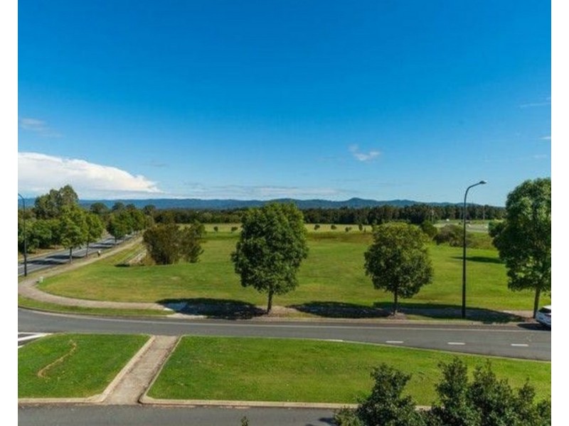 4/1 Mervyn Thomas Drive, Hope Island QLD 4212