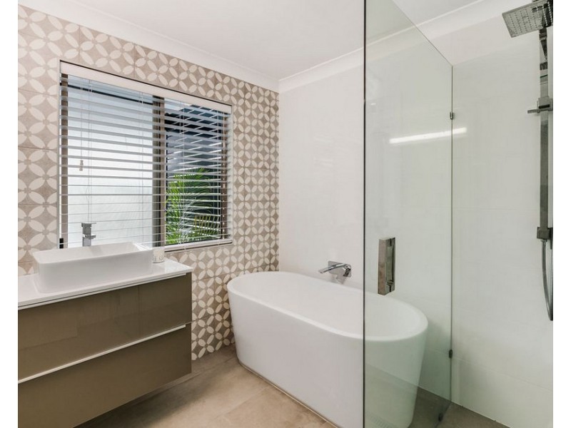 38 Dandar Drive, Southport QLD 4215