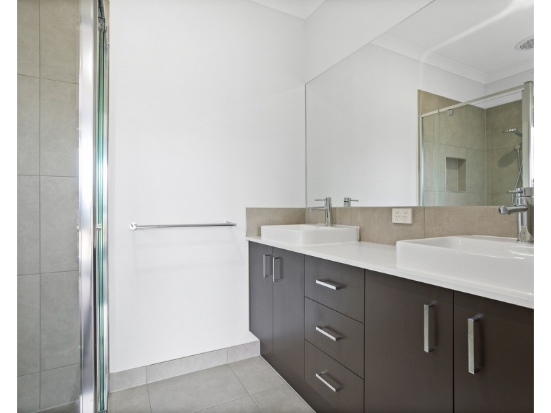 11 Lilium Street, Diggers Rest VIC 3427