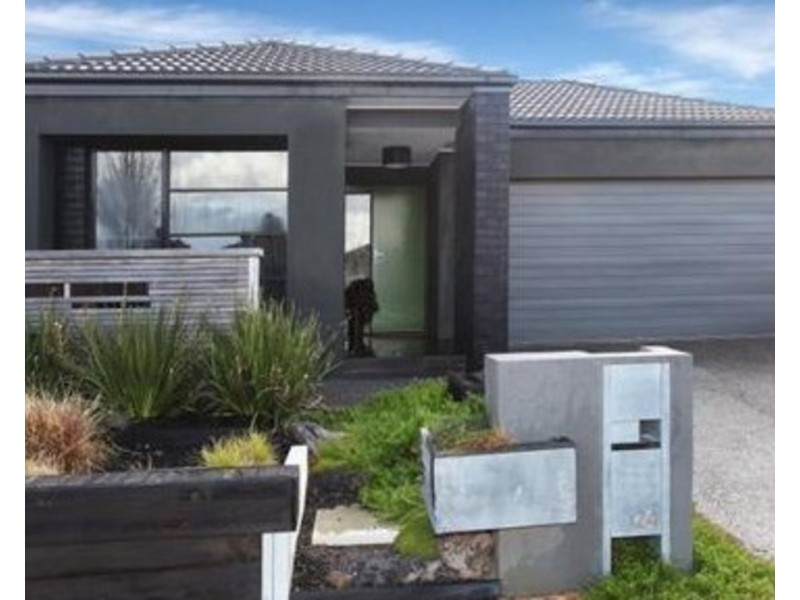 24 Loon Drive, Williams Landing VIC 3027