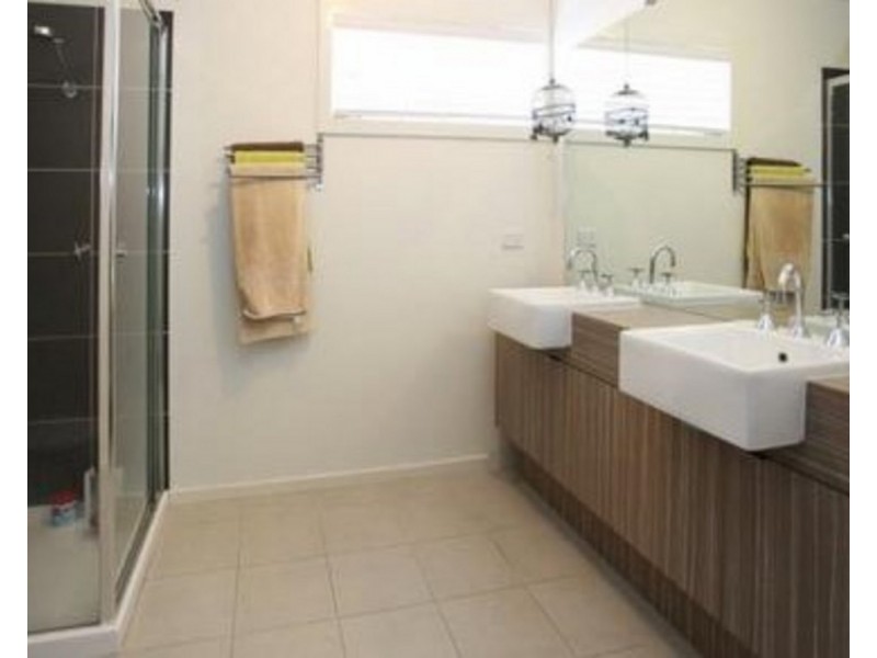 24 Loon Drive, Williams Landing VIC 3027