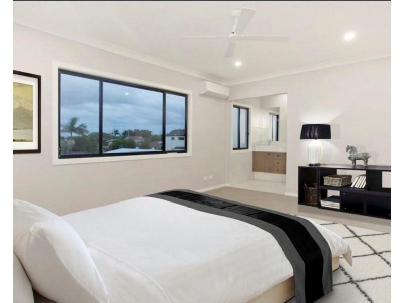 2/24 Abalone Avenue, Paradise Point QLD 4216