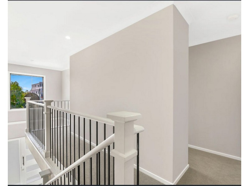 2/24 Abalone Avenue, Paradise Point QLD 4216