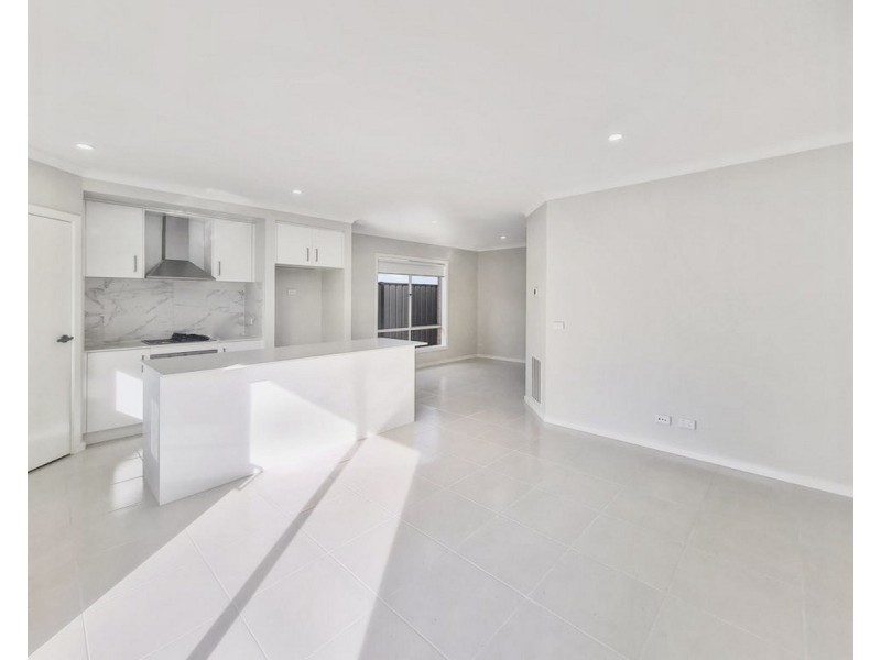 7 Pampas Way, Rockbank VIC 3335