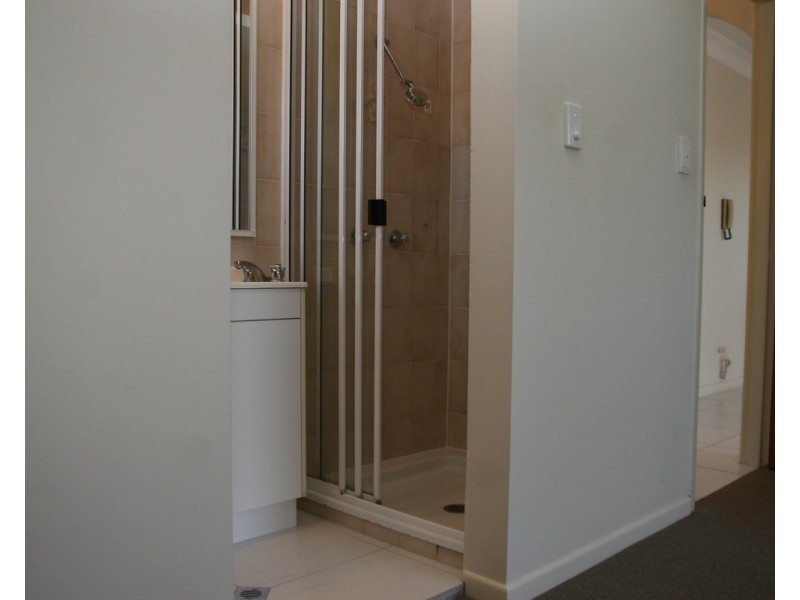 8/32 Navy Street, Holland Park West QLD 4121