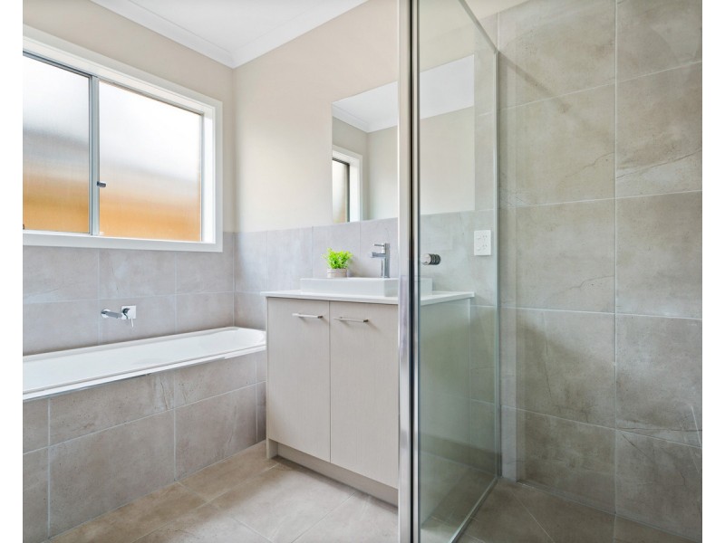 27 Grevillea Drive, Mount Duneed VIC 3216