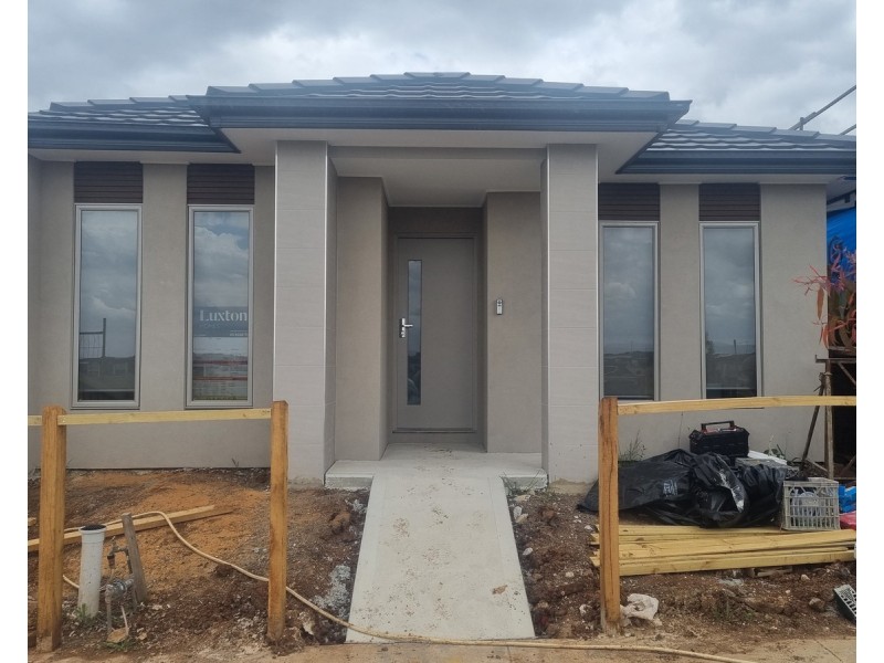 34 Viola Avenue, Rockbank VIC 3335