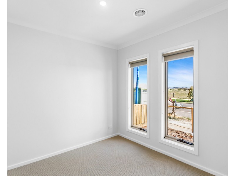 34 Viola Avenue, Rockbank VIC 3335