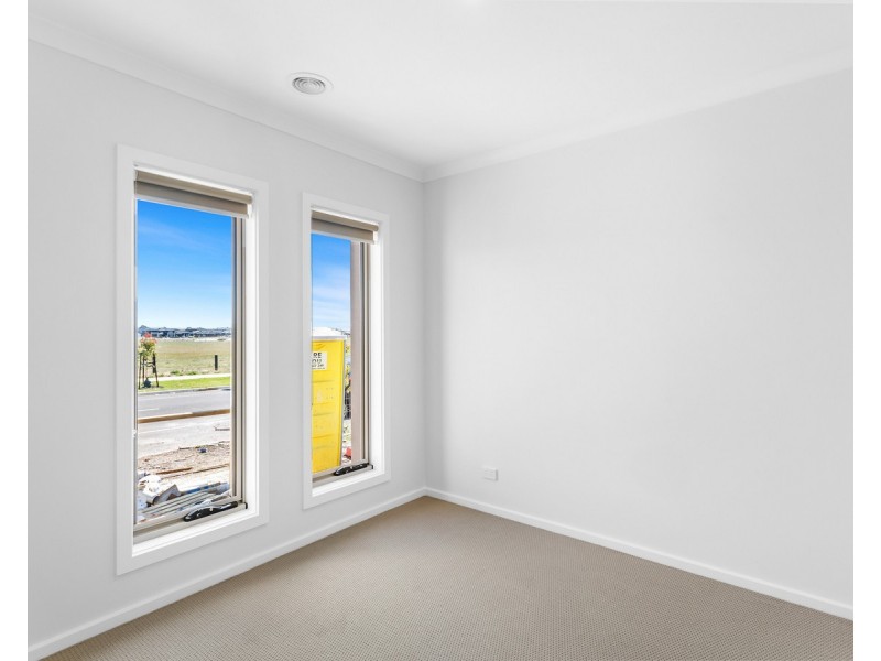 34 Viola Avenue, Rockbank VIC 3335