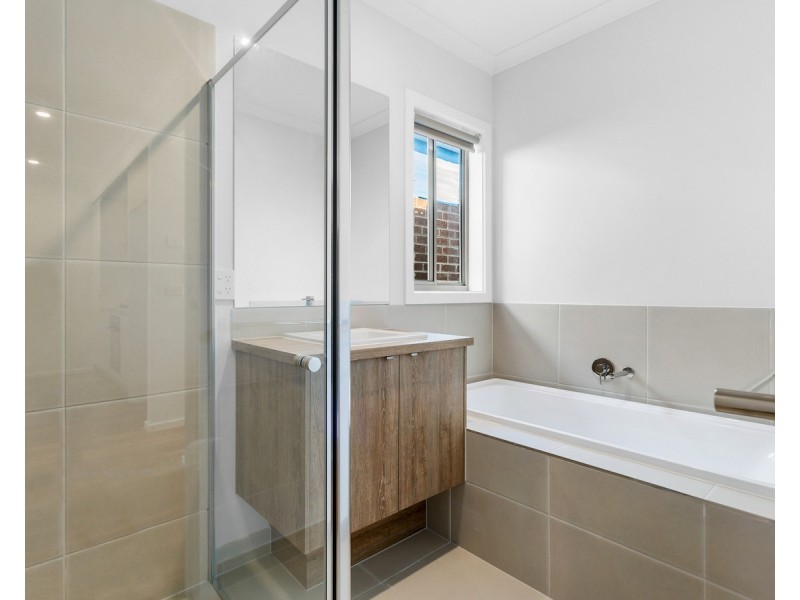 34 Viola Avenue, Rockbank VIC 3335