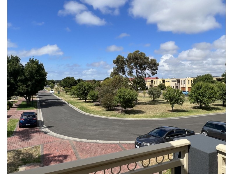 39 Hyde Park Terrace Street, Point Cook VIC 3030