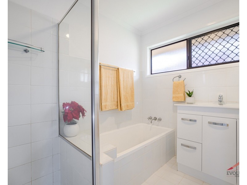 19 Sunstone Street, Manly West QLD 4179