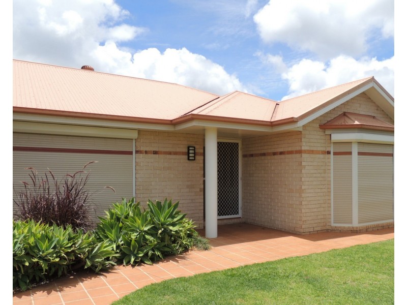 18 Wood Drive, Middle Ridge QLD 4350