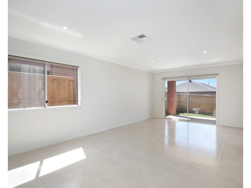 13 Bishopsgate Avenue, Tarneit VIC 3029