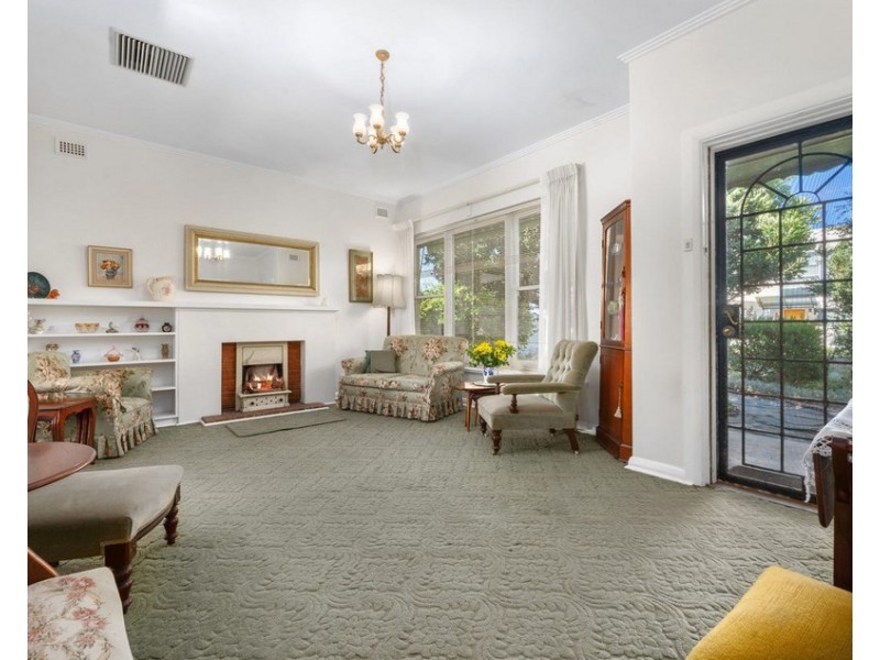 84 Seaview Road, Tennyson SA 5022