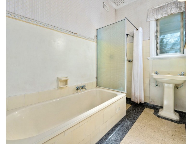 84 Seaview Road, Tennyson SA 5022