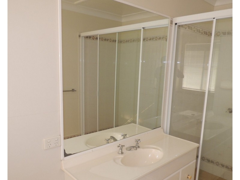 9/2-6 Roser Close, Kearneys Spring QLD 4350