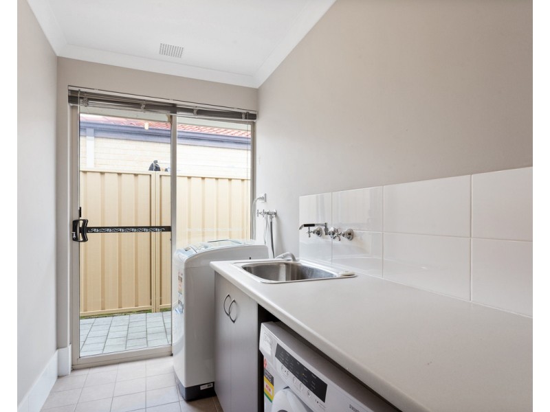 1-4/184 Boardman Road, Canning Vale WA 6155