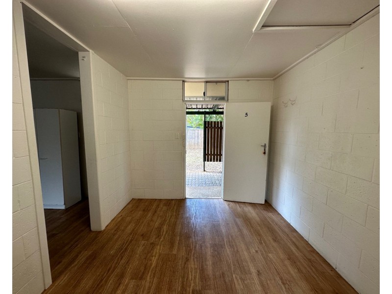 Flat 5/18 Landershute Road, Palmwoods QLD 4555