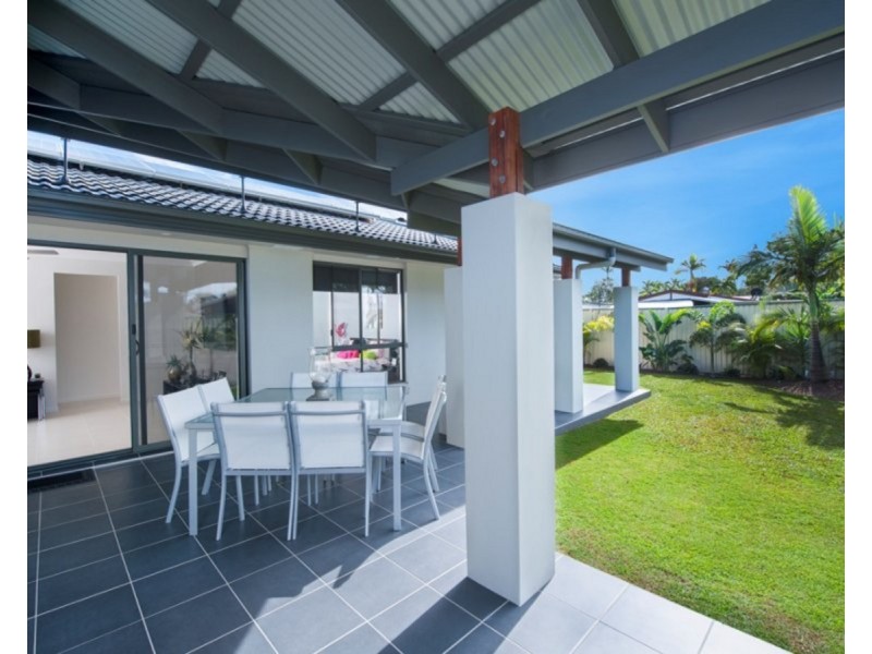 18 Salvia Street, Paradise Point QLD 4216