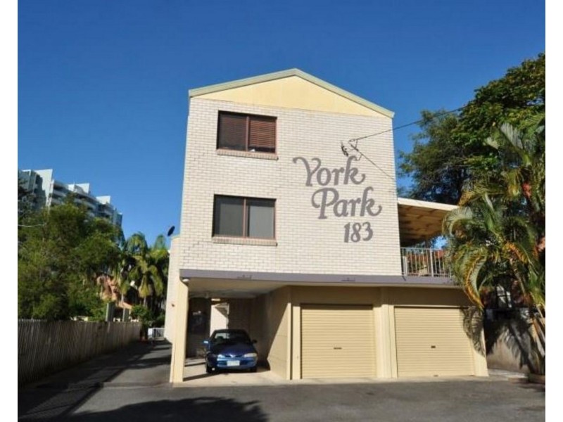 2/183 Muir Street, Labrador QLD 4215