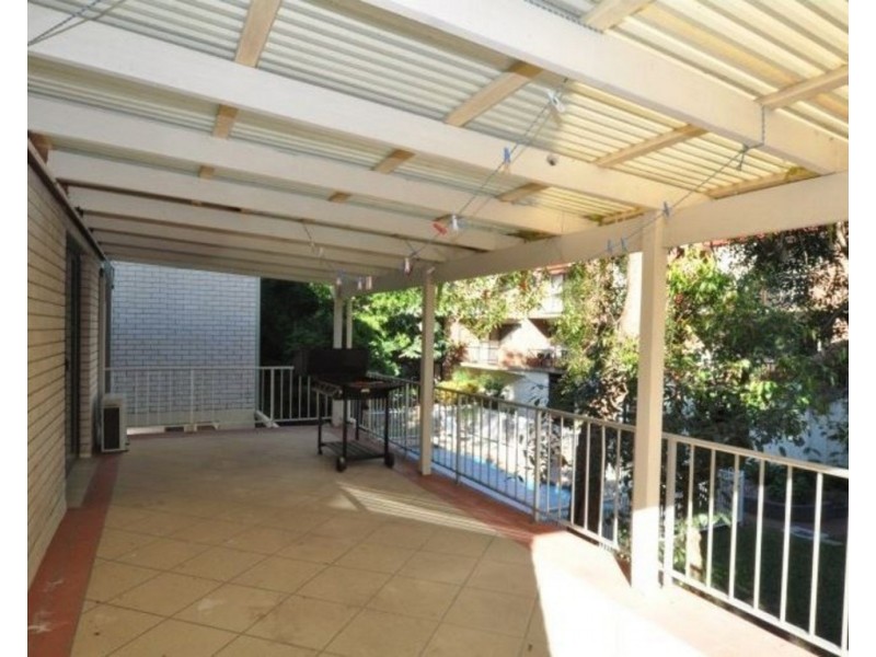 2/183 Muir Street, Labrador QLD 4215