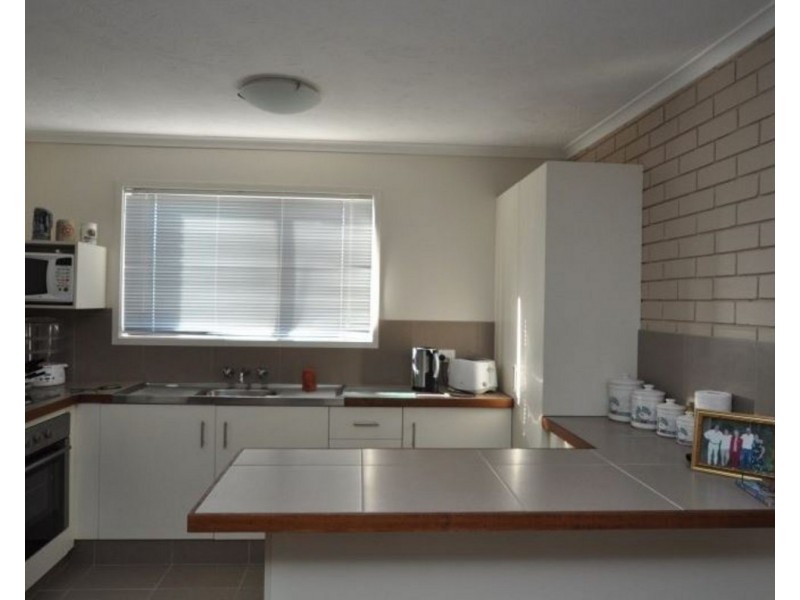 2/183 Muir Street, Labrador QLD 4215