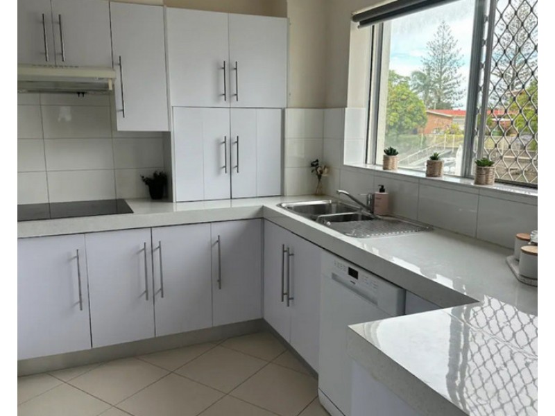 17/37 Bayview Street, Runaway Bay QLD 4216