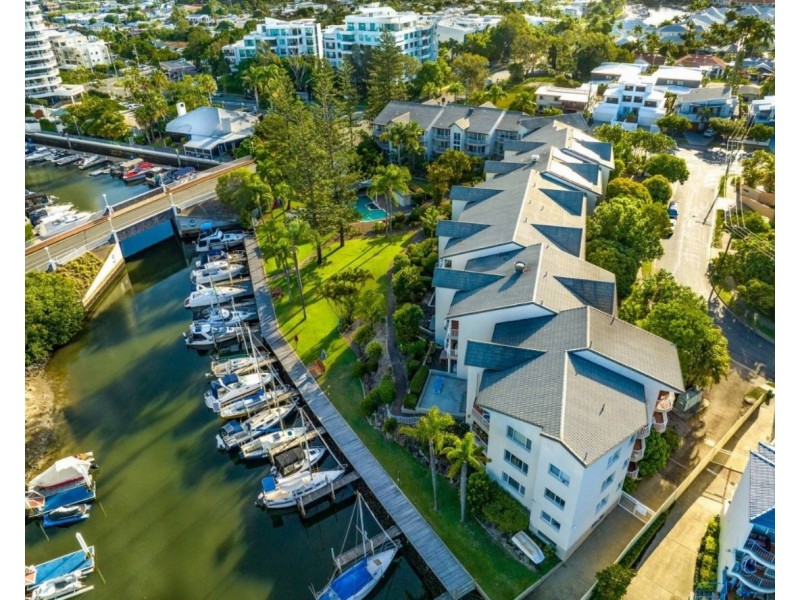 17/37 Bayview Street, Runaway Bay QLD 4216