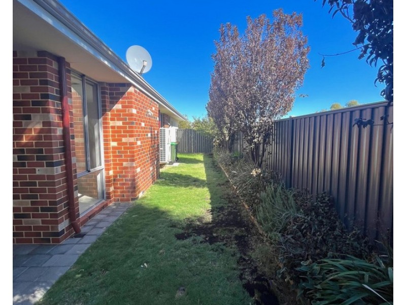 8 Kennerton Avenue, Landsdale WA 6065