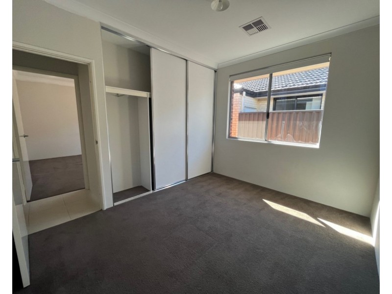 8 Kennerton Avenue, Landsdale WA 6065