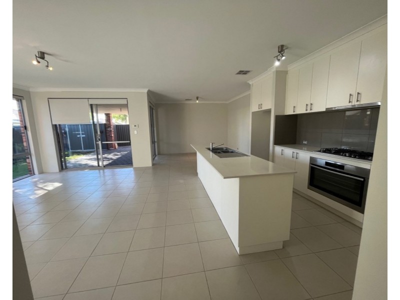 8 Kennerton Avenue, Landsdale WA 6065