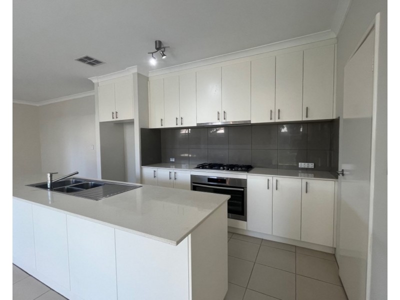 8 Kennerton Avenue, Landsdale WA 6065