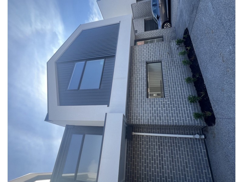 2/57 Station Road, Oak Park VIC 3046