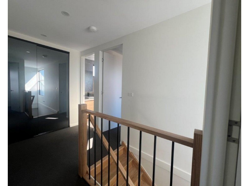 2/57 Station Road, Oak Park VIC 3046