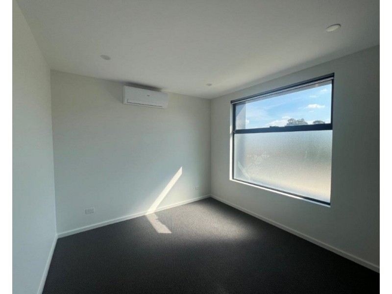 2/57 Station Road, Oak Park VIC 3046