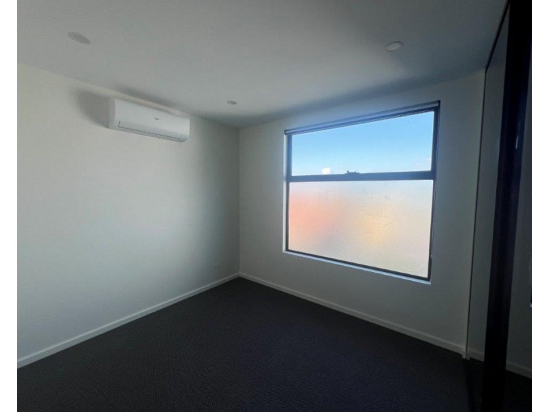 2/57 Station Road, Oak Park VIC 3046