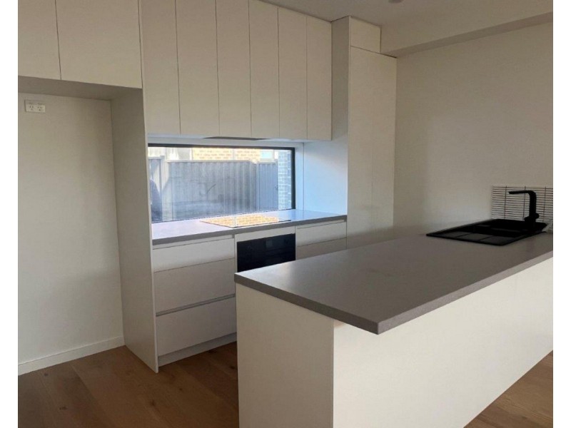 2/57 Station Road, Oak Park VIC 3046