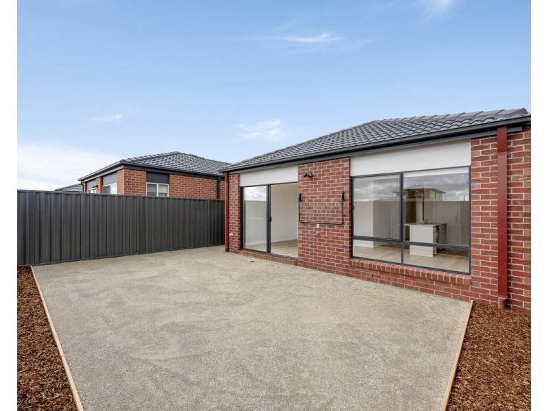 99 Fairground Prominade, Berwick VIC 3806