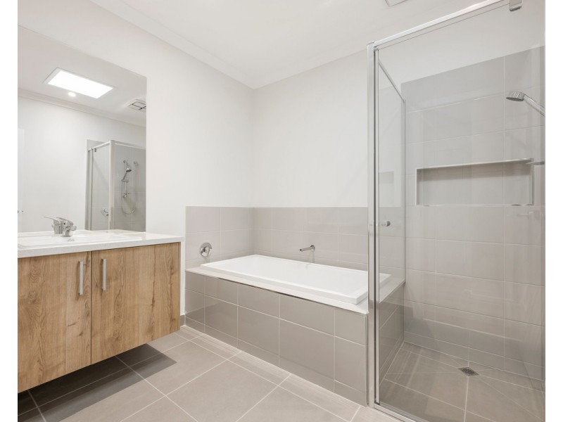 99 Fairground Prominade, Berwick VIC 3806