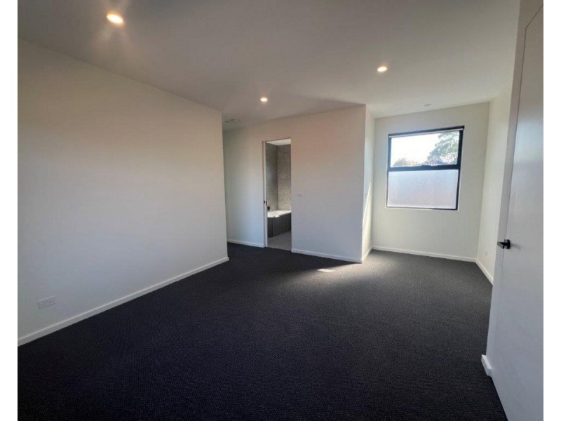 1/57 Station Road, Oak Park VIC 3046